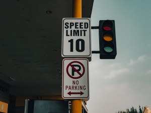 urban speed limit sign for scooter riders